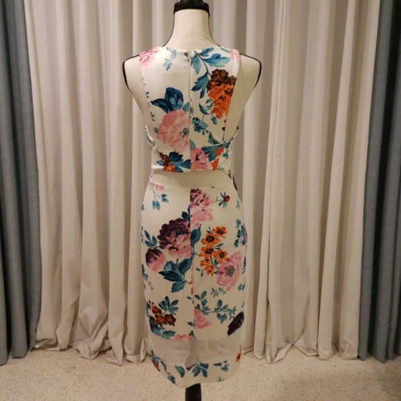 Floral Dress with Mesh Inserts - Picture 5 of 8